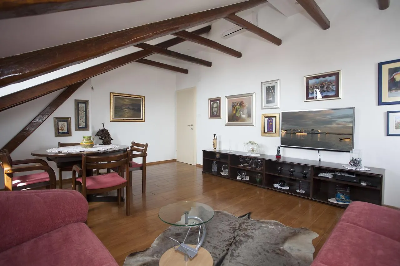 Apartment Split Belvedere 0*,