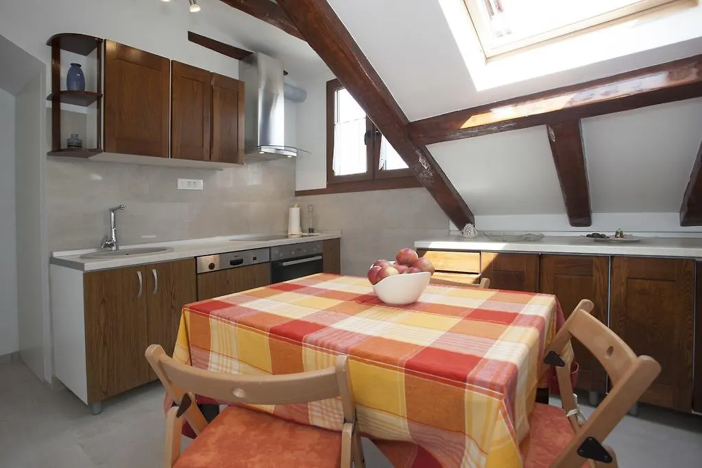 Apartment Split Belvedere 0*,